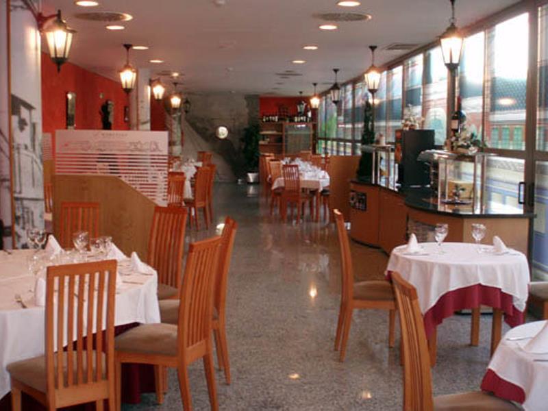 Aparthotel Sercotel Huesca Restaurant billede