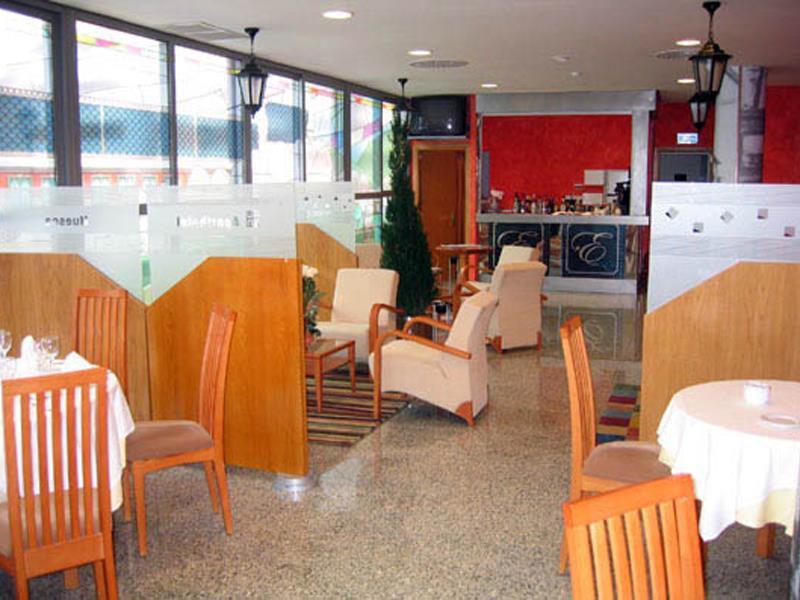 Aparthotel Sercotel Huesca Restaurant billede