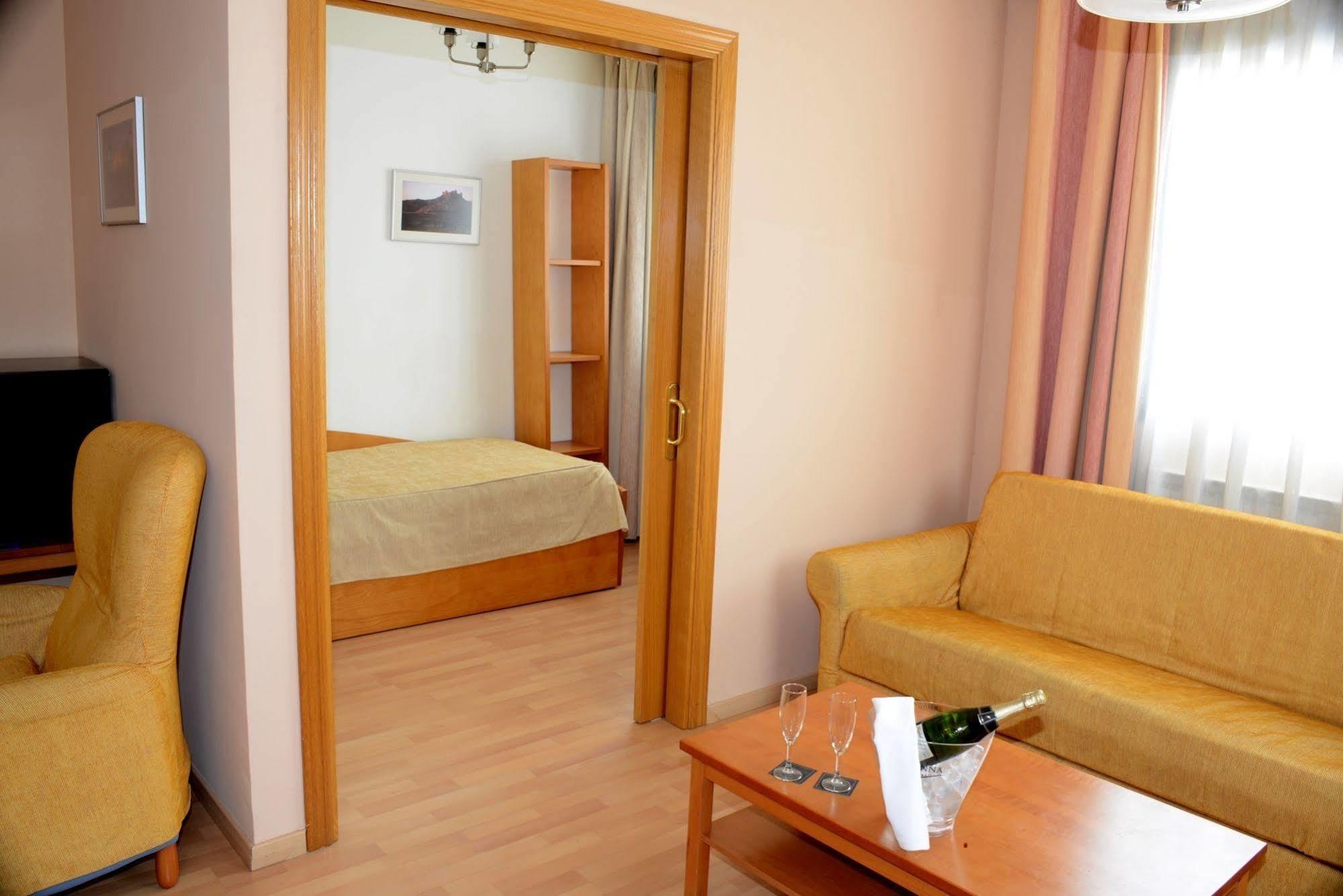 Aparthotel Sercotel Huesca Eksteriør billede